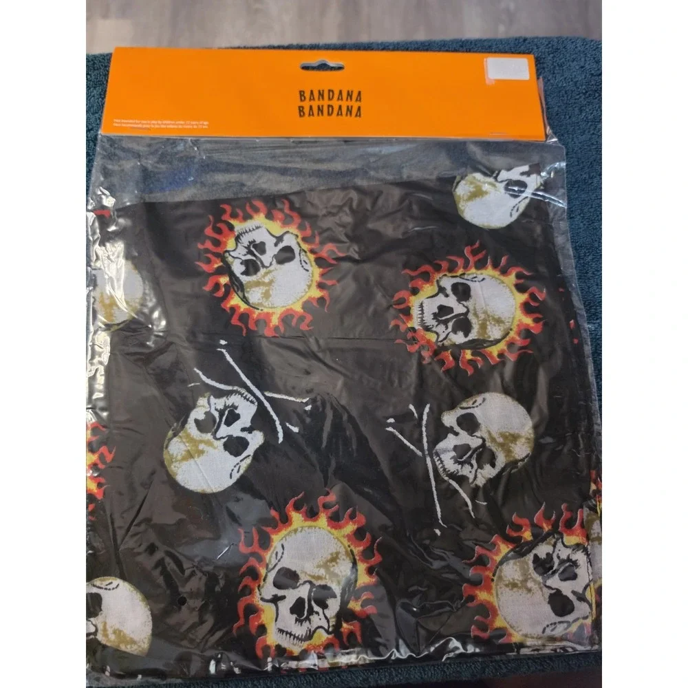 Nos Vtg  BANDANA NEW SEALED SKULL PATTERN